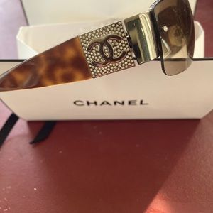 BROWN FAUX TORTOISE ACETATE SWAROVSKI SUNGLASSES